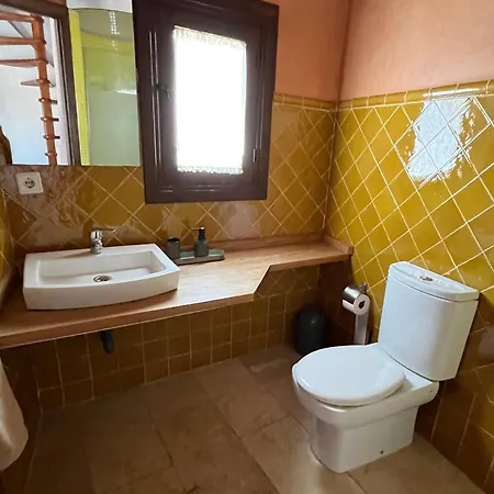 Wallada Lucano Nyaraló *